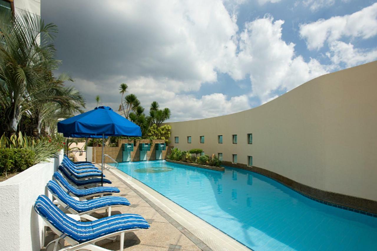 Fraser Place Manila Макати Экстерьер фото